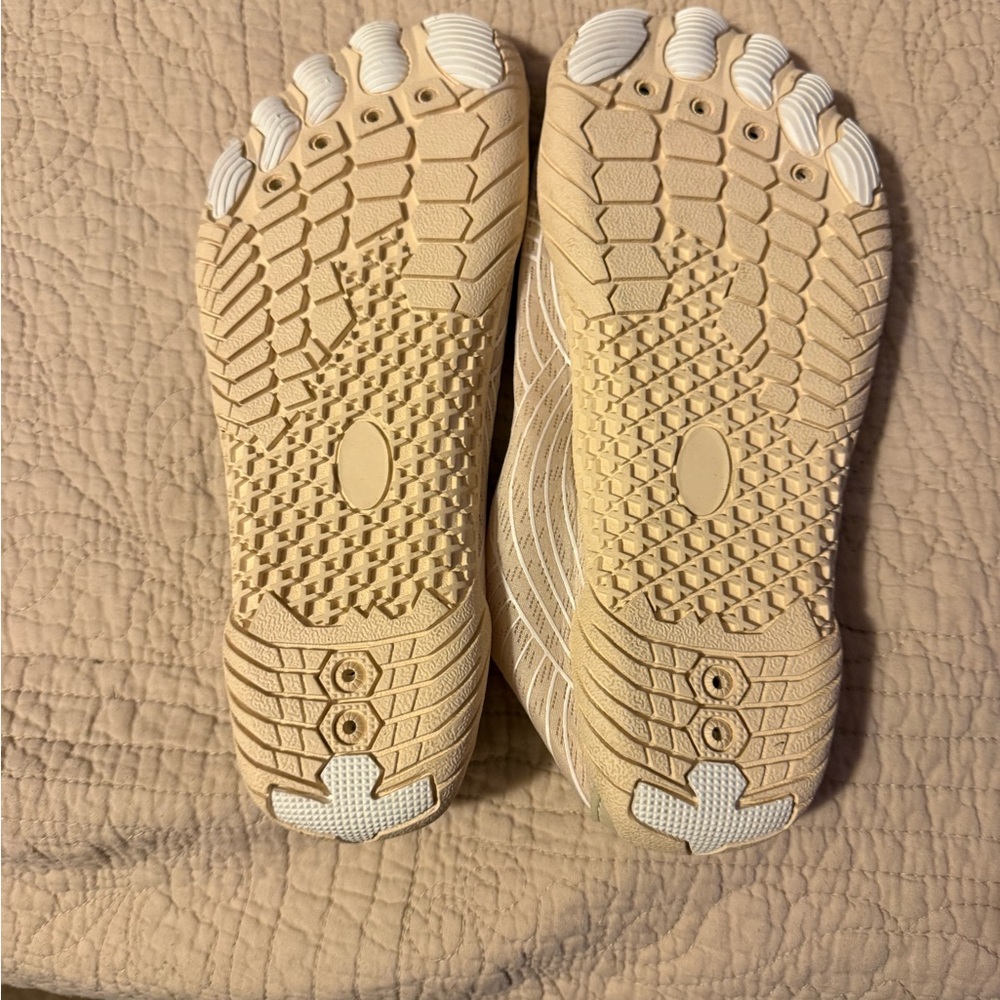 Women's Beige Minimalist Athletic Shoes